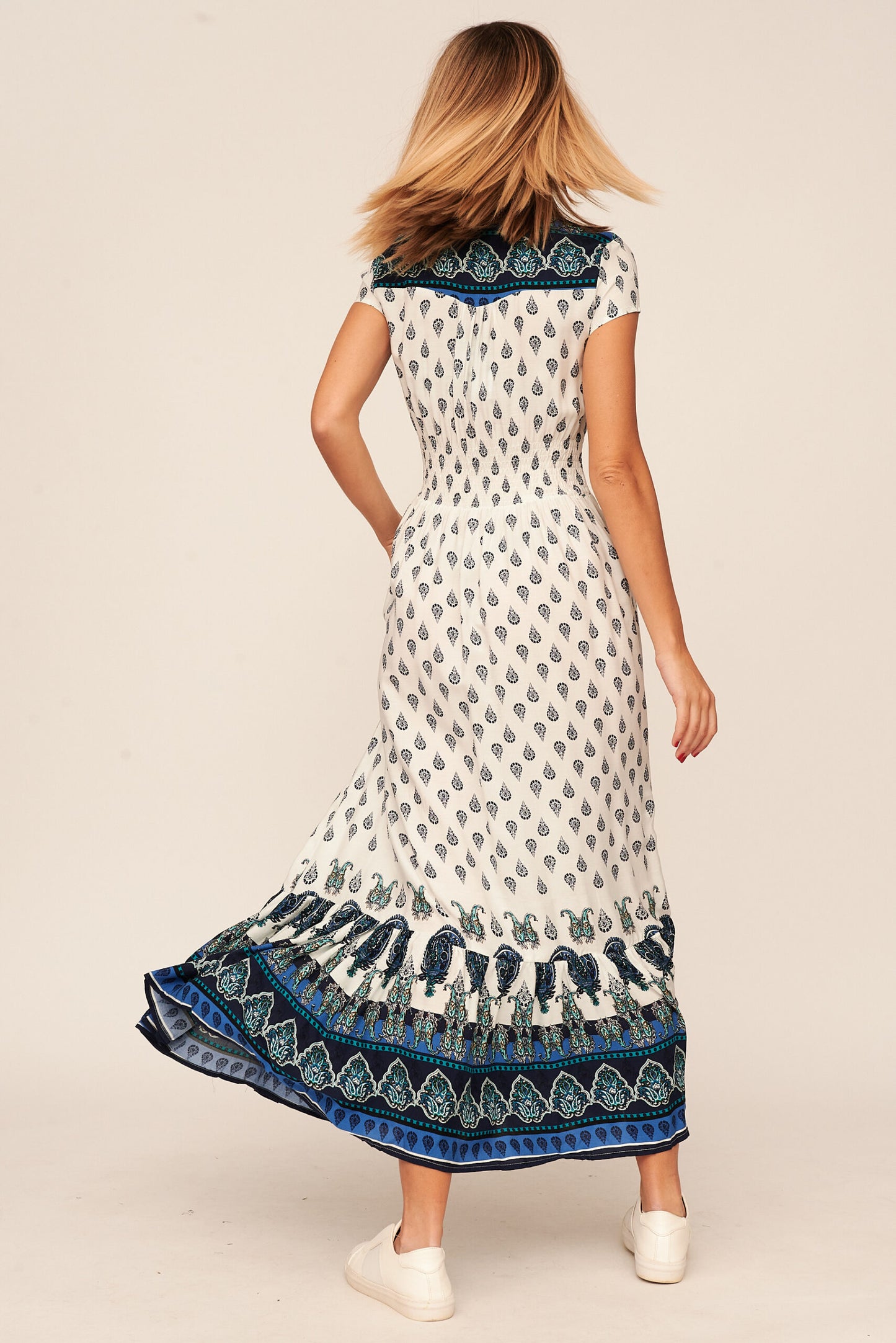 11966 Vestido largo blanco paisley
